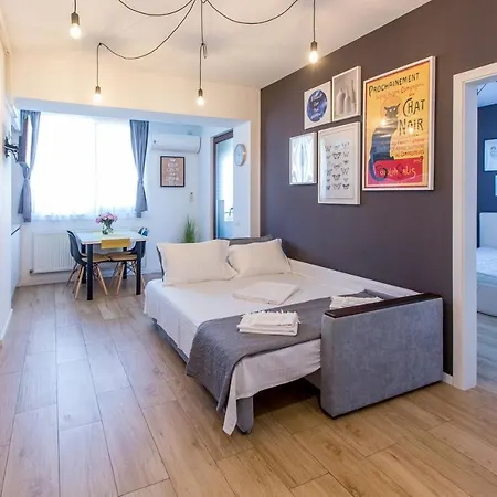 Mamaia Lake Campus Apartment